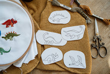 Lade das Bild in den Galerie-Viewer, Dinosaurier Stickvorlage