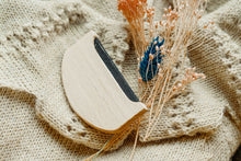 Lade das Bild in den Galerie-Viewer, Kaschmirkamm aus Holz – Nachhaltige Pflege für empfindliche Stoffe