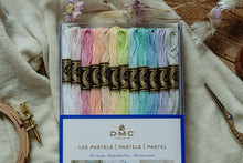 Lade das Bild in den Galerie-Viewer, Sticktwist Packung DMC Stickgarn pastels Baumwollgarn