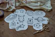 Lade das Bild in den Galerie-Viewer, Stick & Stitch Aufkleber Weltraum