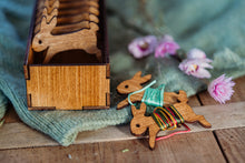 Lade das Bild in den Galerie-Viewer, Garn Aufbewahrungsbox aus Holz Hase
