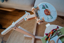 Lade das Bild in den Galerie-Viewer, Floorstand/ Stickständer groß von Elbesee