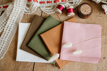 Lade das Bild in den Galerie-Viewer, Stoffpaket zum Besticken