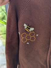 Lade das Bild in den Galerie-Viewer, Stickerei Bienen und Waben