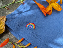 Lade das Bild in den Galerie-Viewer, Regenbogen Stickerei