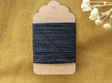 Lade das Bild in den Galerie-Viewer, 6 x 6 Meter Merinowolle zum Sticken & Stopfen