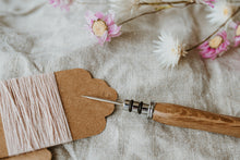 Lade das Bild in den Galerie-Viewer, Nahtauftrenner aus Eiche