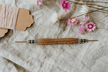 Lade das Bild in den Galerie-Viewer, Nahtauftrenner aus Eiche