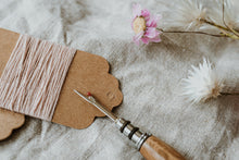 Lade das Bild in den Galerie-Viewer, Nahtauftrenner aus Eiche