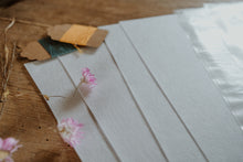 Lade das Bild in den Galerie-Viewer, Stickfolie zum Besticken von Kleidung, transparent und selbstklebend