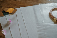 Lade das Bild in den Galerie-Viewer, Stickfolie zum Besticken von Kleidung, transparent und selbstklebend