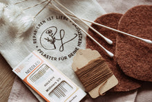 Lade das Bild in den Galerie-Viewer, Flicken Starterset mit Textilkleber und Wollwalkflicken in braun