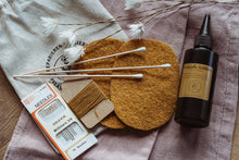 Lade das Bild in den Galerie-Viewer, Flicken Starterset mit Textilkleber und Wollwalkflicken in gelb