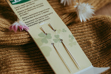 Lade das Bild in den Galerie-Viewer, 2 Maschenreparaturnadeln/Snag Needles in der Verpackung