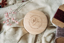 Lade das Bild in den Galerie-Viewer, Stopfpilz aus Holz mit Logo „Reparieren ist Liebe“