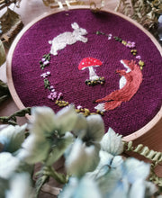 Lade das Bild in den Galerie-Viewer, Sticken ist Liebe - Wie du aus alten Kleidern Herzstücke zauberst. eBook