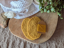 Lade das Bild in den Galerie-Viewer, Knieflicken Wollwalk oval mit Merinogarn
