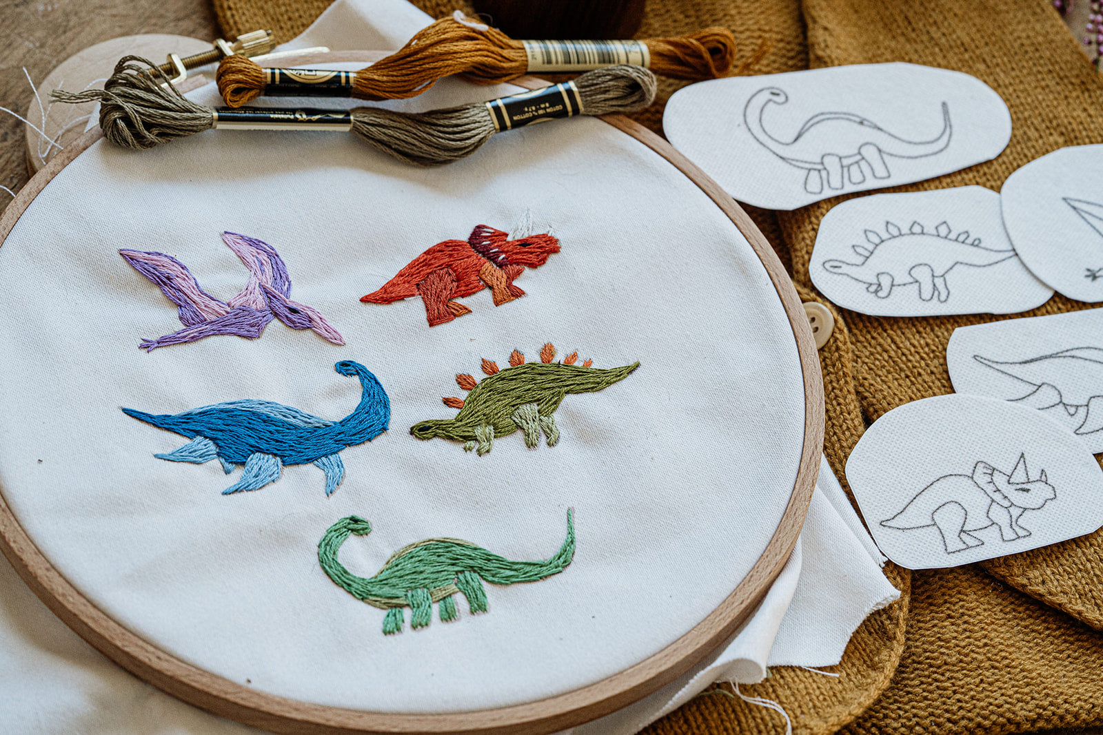 Dino Stick & Stitch Aufkleber – Reparieren ist Liebe