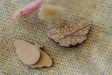 Lade das Bild in den Galerie-Viewer, Needle Minder Schmetterling Holz
