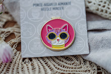 Lade das Bild in den Galerie-Viewer, Needle Minder Katze Nadelmagnet von Bohin
