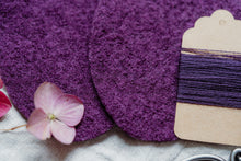 Lade das Bild in den Galerie-Viewer, Knieflicken Wollwalk oval mit Merinogarn
