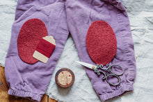 Lade das Bild in den Galerie-Viewer, Knieflicken Wollwalk oval mit Merinogarn
