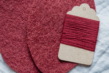 Lade das Bild in den Galerie-Viewer, Knieflicken Wollwalk oval mit Merinogarn
