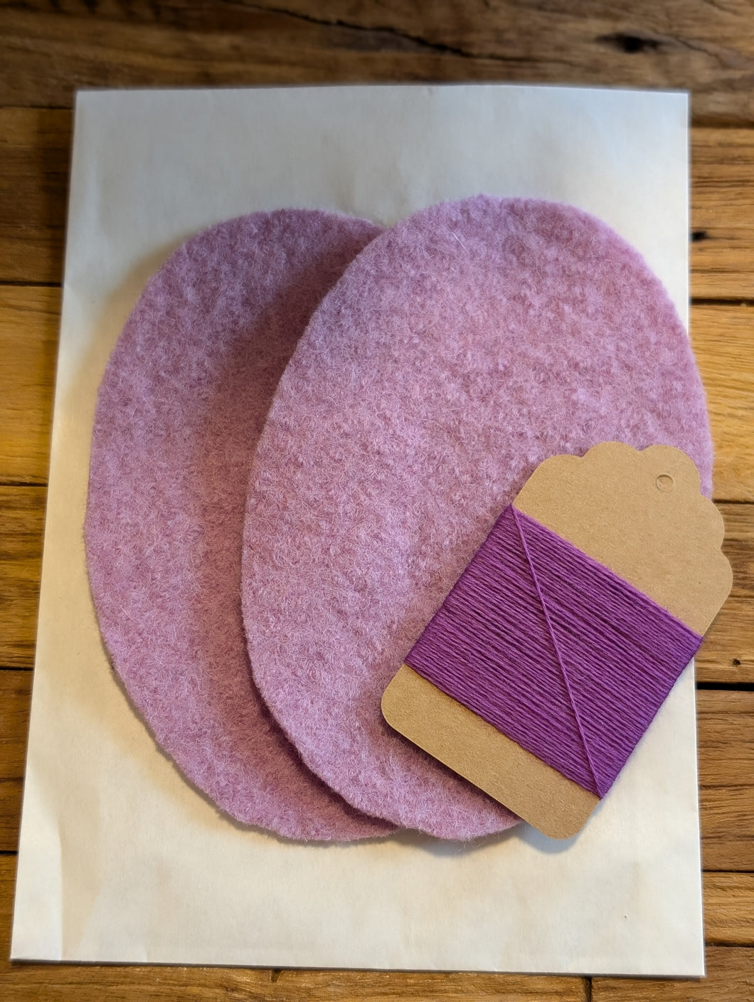 Knieflicken Wollwalk oval mit Merinogarn lila