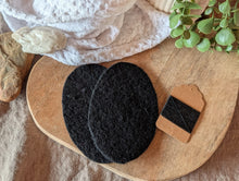 Lade das Bild in den Galerie-Viewer, Knieflicken Wollwalk oval mit Merinogarn
