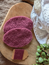 Lade das Bild in den Galerie-Viewer, Knieflicken Wollwalk oval mit Merinogarn
