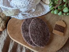 Lade das Bild in den Galerie-Viewer, Knieflicken Wollwalk oval mit Merinogarn
