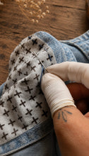 Lade das Bild in den Galerie-Viewer, Sashiko Helfer-Set – Hitzestift-Gel &amp; Fingerlinge
