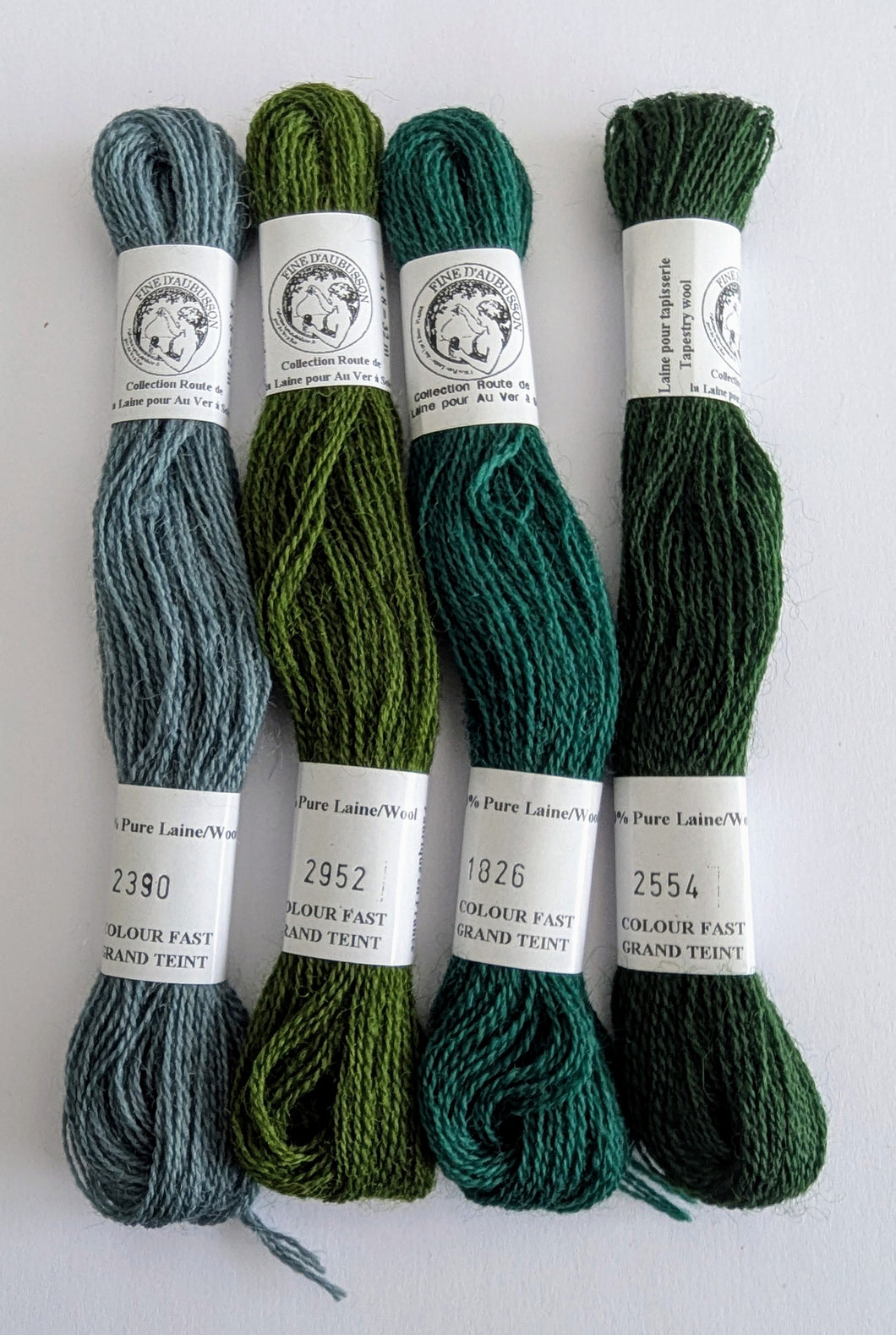 Dunkelgrün, Stickgarn aus 100 % Merinowolle Laine Fine D'Aubusson Set 12